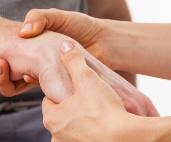 Your Guide to Choosing the Right Hand Clinic: What to Consider